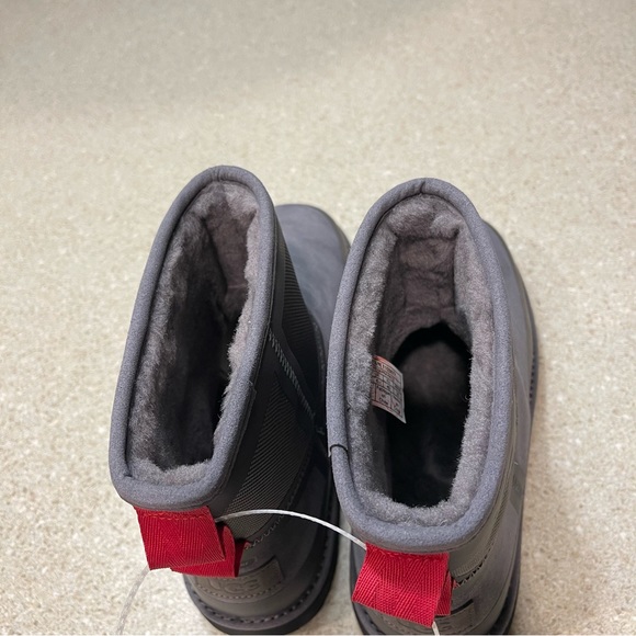 UGG Classic Mini Urban Tech WP Charcoal. Christmas Red and Charcoal - Picture 5 of 11